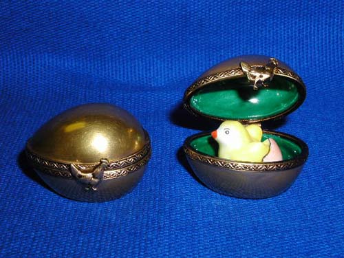 GOLD EGG WITH CHICK
